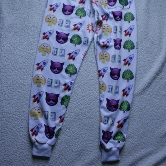 Winita Emoji Sweats Size Medium Juniors - Picture 3 of 3